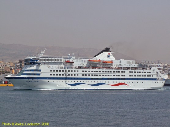 sea-diamond-departing-piraeus-23rd-march-2007.jpg