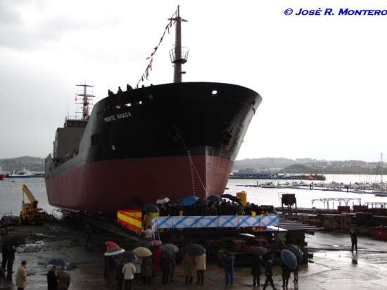 Ceremonia de amadrinamiento del buque.